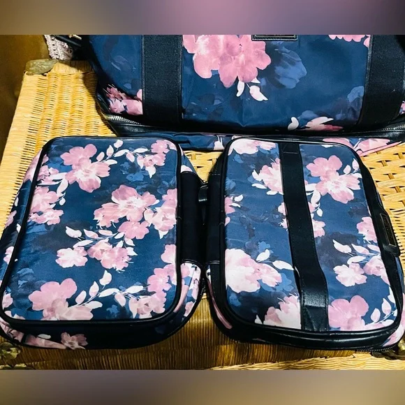 Victoria’s Secret The Getaway Weekender Overnight LIMITED EDITION Travel Bag Set - Picture 4 of 14